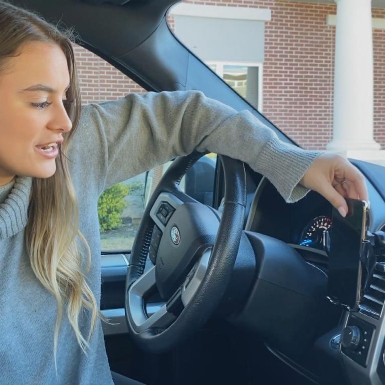 viewer with wireless car charger 