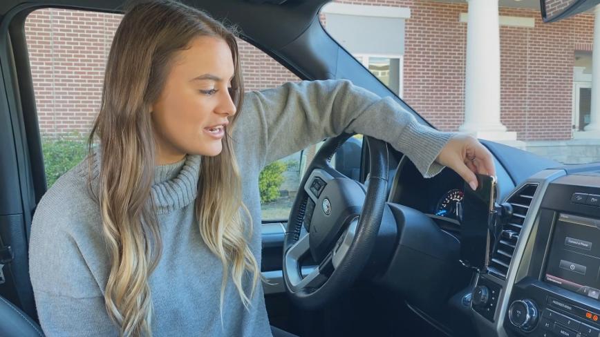 viewer with wireless car charger 