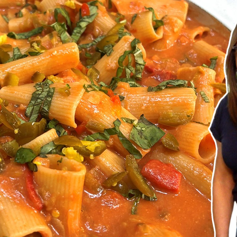 Rigatoni with 3 Pepper Sauce | Rachael Ray