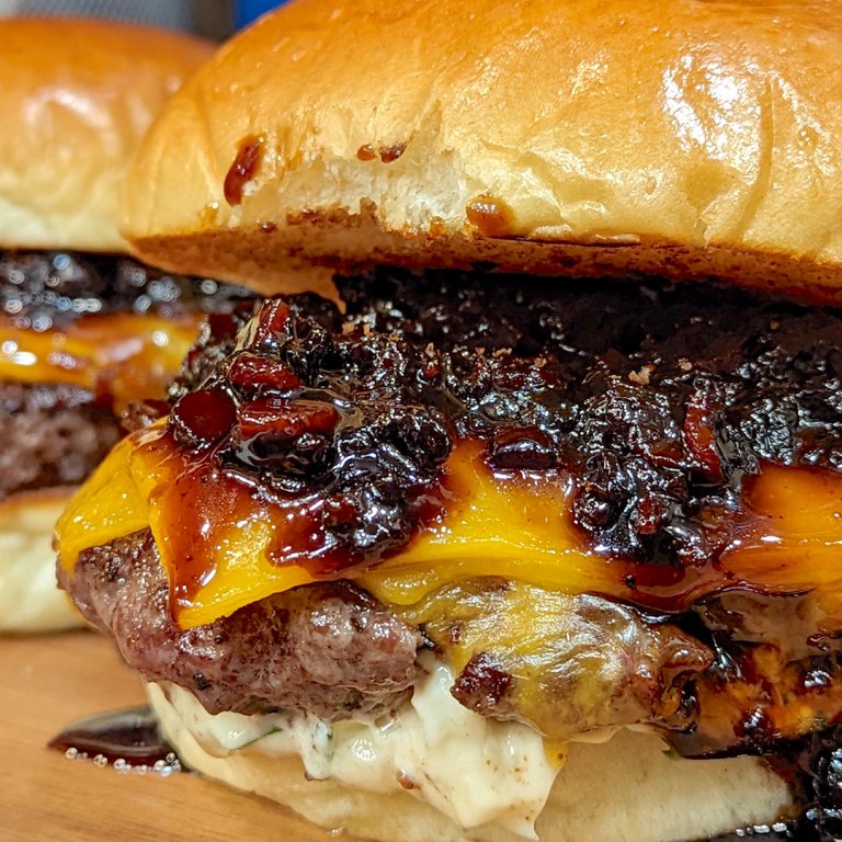 Bacon Jam Cheeseburgers with Herb Aioli 