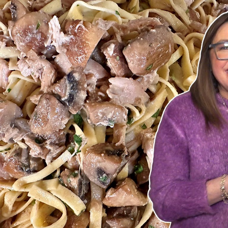 Galician Pasta with Chicken and Mushrooms | Rachael Ray