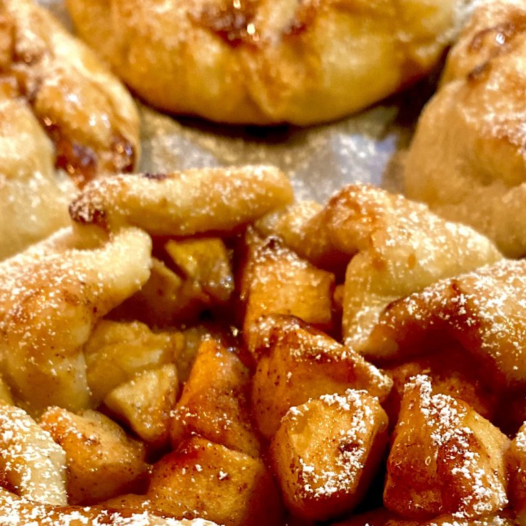 Mini Apple Crostatas